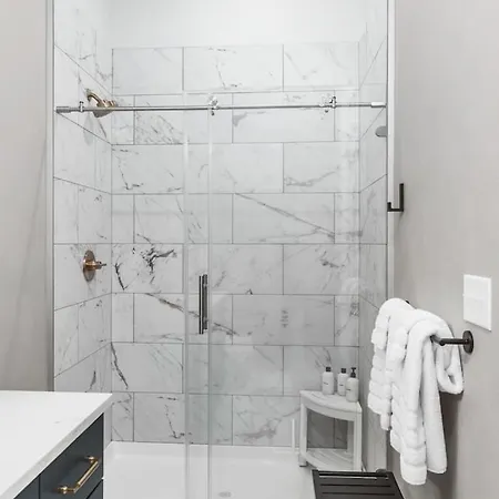 Upscale Music Row Corner Unit With Patio Rooftop With View And Gym Apartment