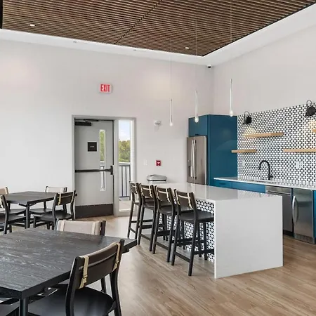 Apartment Chic Music Row Rooftop Deck With View Gym Office And *