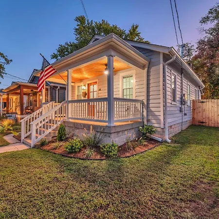 Fully Furnished With Deck Near Center Holiday home Nashville