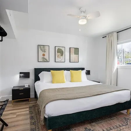 Holiday home Multi-condo Building With 7 Units 15 Bedrooms 22 Beds And Free Parking