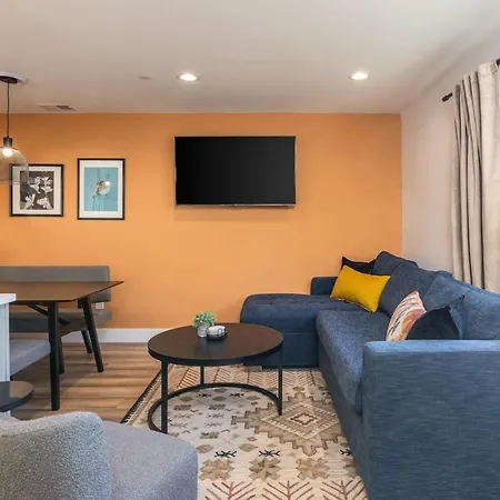 Holiday home Multi-condo Building With 7 Units 15 Bedrooms 22 Beds And Free Parking Nashville