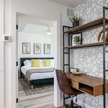 Holiday home Multi-condo Building With 7 Units 15 Bedrooms 22 Beds And Free Parking