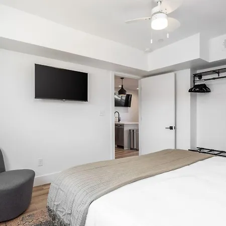 Holiday home Multi-condo Building With 7 Units 15 Bedrooms 22 Beds And Free Parking