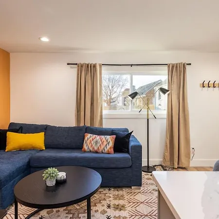 Holiday home Multi-condo Building With 7 Units 15 Bedrooms 22 Beds And Free Parking