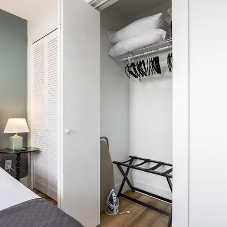 Multi-condo Building With 7 Units 15 Bedrooms 22 Beds And Free Parking Holiday home Nashville