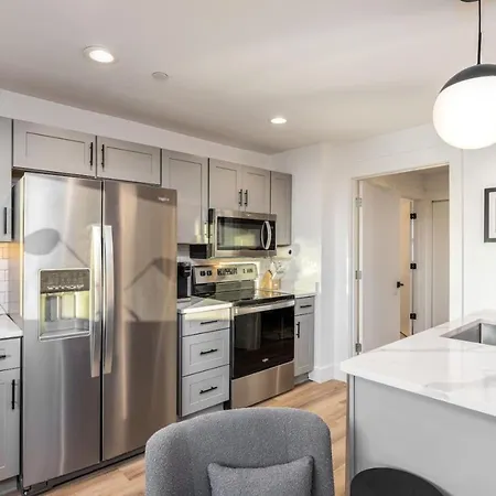Holiday home Multi-condo Building With 7 Units 15 Bedrooms 22 Beds And Free Parking