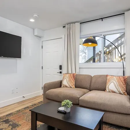 Holiday home Multi-condo Building With 7 Units 15 Bedrooms 22 Beds And Free Parking Nashville