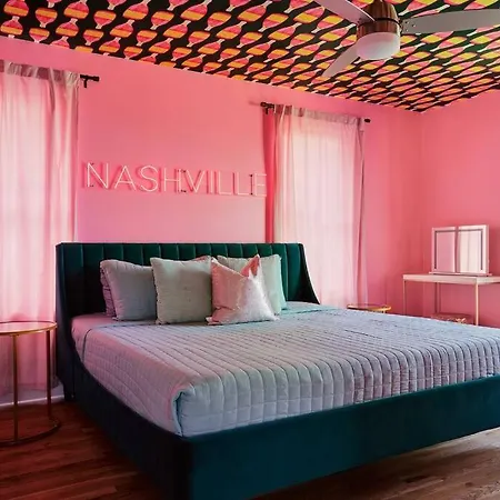 Ultimate Bach 10min To Dt Ig Walls Every Holiday home Nashville