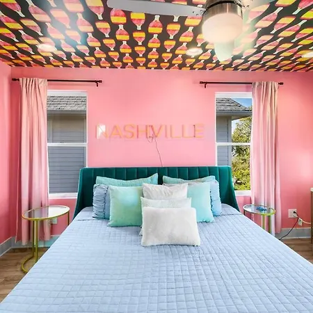 Ultimate Bach 10min To Dt Ig Walls Every Holiday home Nashville