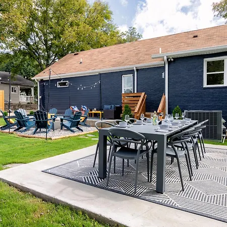 Holiday home Luxury Home- Huge Yard, Fire Pit, Game And Movie