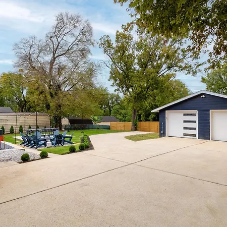 Luxury Home- Huge Yard, Fire Pit, Game And Movie * Nashville