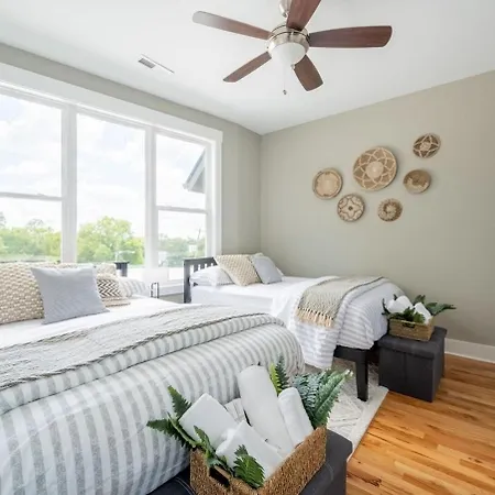 10 Min To Dt - Rooftop, Garage, Firepit, W&d Holiday home Nashville