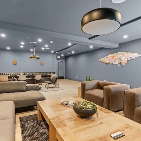 Luxury In The Gulch With Patio Pool Walk To Broadway Apartment