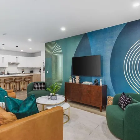 Apartment Luxury In The Gulch With Patio Pool Walk To Broadway