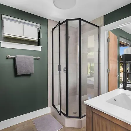 Modern With Rooftop Deck Walk To Coffee Restaurants Brewery Nashville