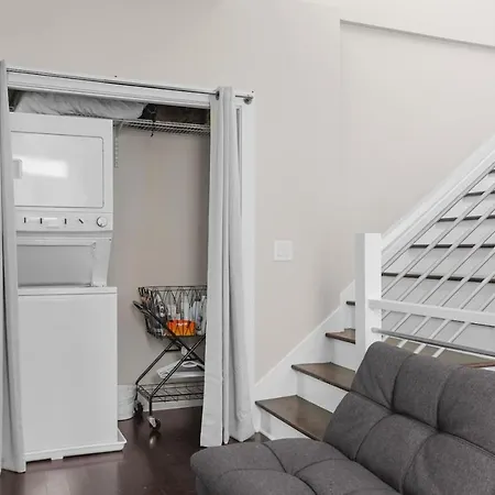 Modern With Rooftop Deck Walk To Coffee Restaurants Brewery Holiday home