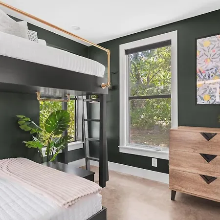 Holiday home Modern With Rooftop Deck Walk To Coffee Restaurants Brewery Nashville