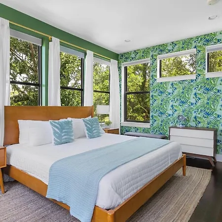 Modern With Rooftop Deck Walk To Coffee Restaurants Brewery