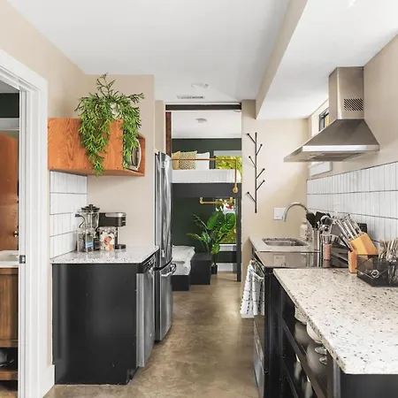 Modern With Rooftop Deck Walk To Coffee Restaurants Brewery