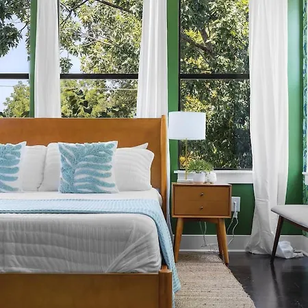 Modern With Rooftop Deck Walk To Coffee Restaurants Brewery Holiday home