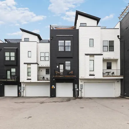 Rooftop Deck Firepit And Garage Walk To 12 South And Restaurants Holiday home Nashville