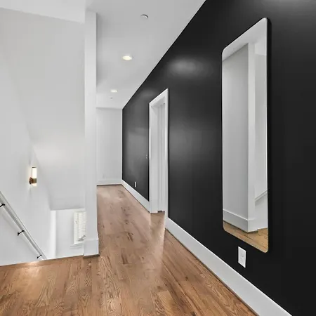 Stunning With Garage And Patio Walk To Restaurants 12 South And Belmont Holiday home Nashville