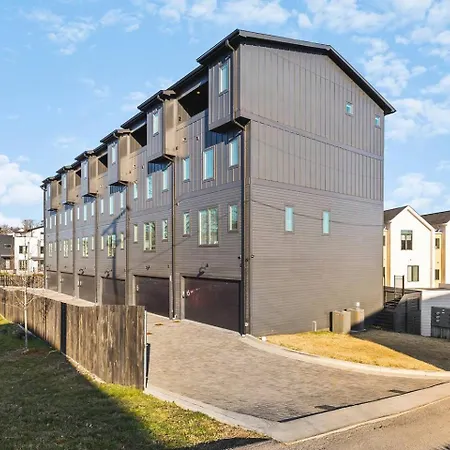 Stunning With Garage And Patio Walk To Restaurants 12 South And Belmont Holiday home *