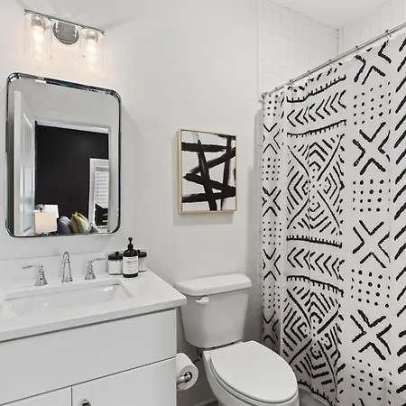 Walk To 12 South And Belmont With Garage Firepit And Patio *