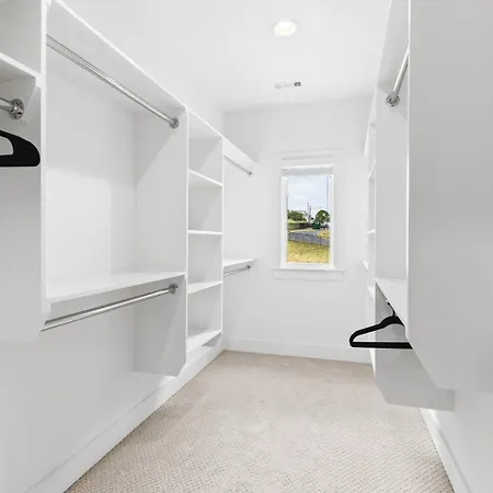 Stunning With Garage And Patio Walk To Restaurants 12 South And Belmont Holiday home