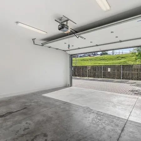 Patio Firepit Garage Walk To Coffee Restaurants 12 South And Belmont *