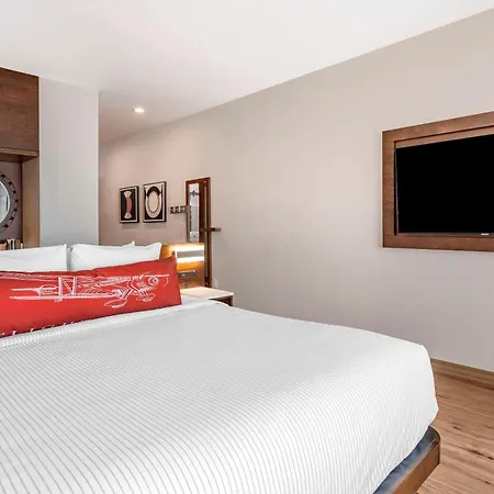 Cambria Airport 5* Nashville