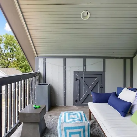 Holiday home 5 Mins To Downtown - Big Luxury House - 7 Beds