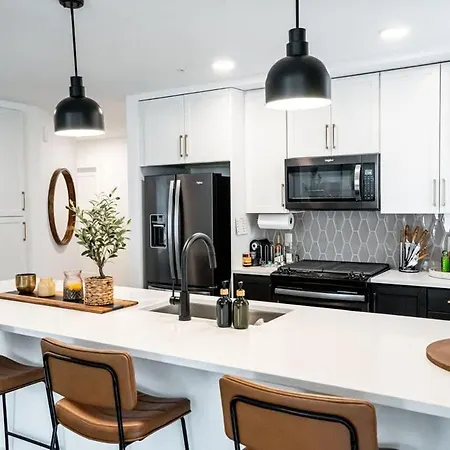 2-bed 2-bath Luxury Retreat *
