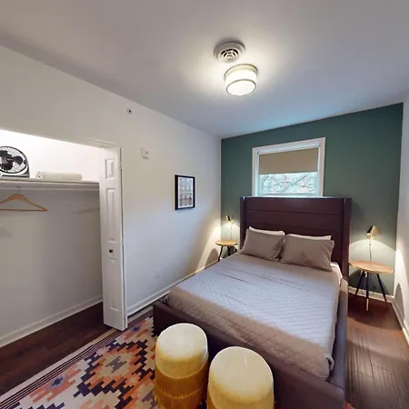 Apartment West End Getaway