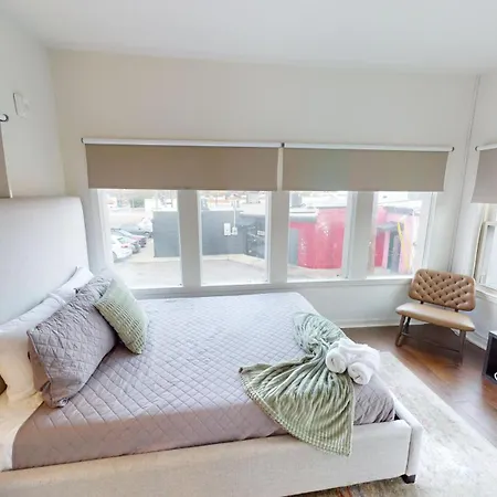 Apartment West End Getaway