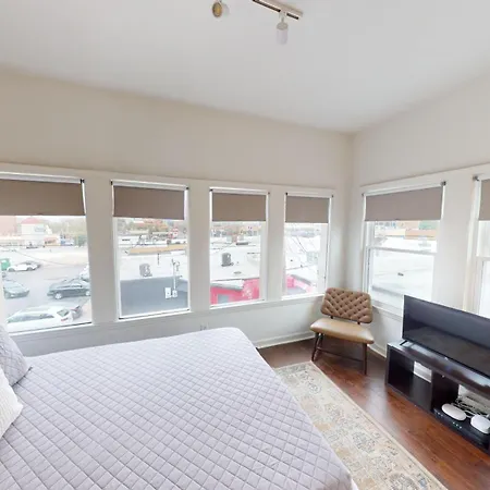 West End Getaway Apartment *