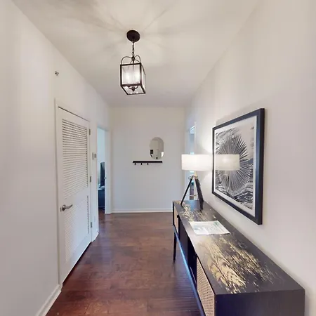 Apartment West End Getaway *