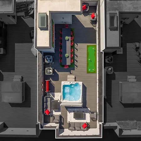Holiday home The Americana Abode Rooftop Hot Tub Game *