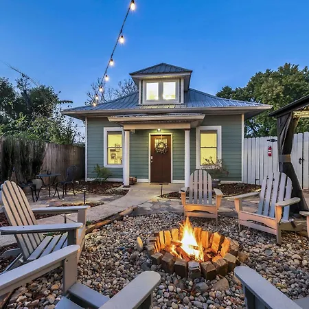 Greenwood With Covered Hot Tub, Fire Pit, And Outdoor Tv! Holiday home *