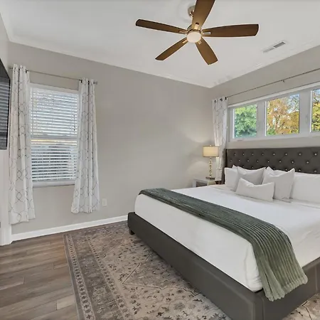 Holiday home Greenwood With Covered Hot Tub, Fire Pit, And Outdoor Tv! Nashville