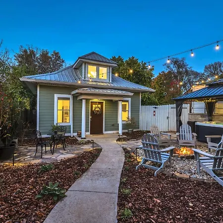 Greenwood With Covered Hot Tub, Fire Pit, And Outdoor Tv! Nashville