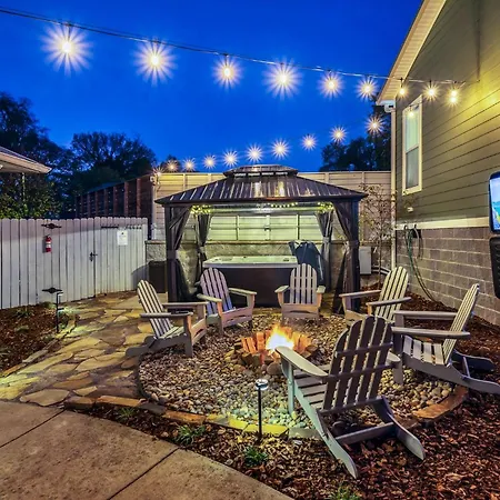 Greenwood With Covered Hot Tub, Fire Pit, And Outdoor Tv!