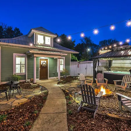 Holiday home Greenwood With Covered Hot Tub, Fire Pit, And Outdoor Tv! *
