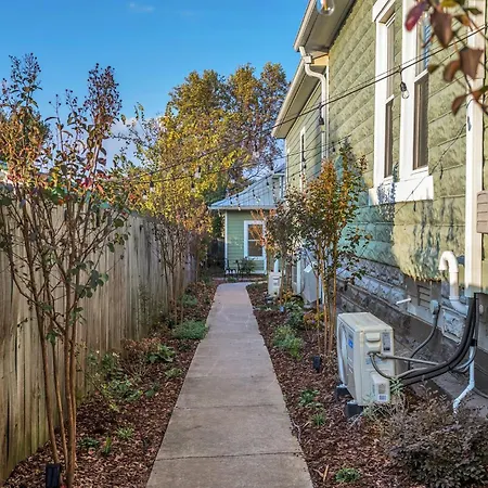 Greenwood With Covered Hot Tub, Fire Pit, And Outdoor Tv! Holiday home Nashville