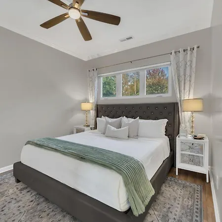 Holiday home Greenwood With Covered Hot Tub, Fire Pit, And Outdoor Tv! Nashville