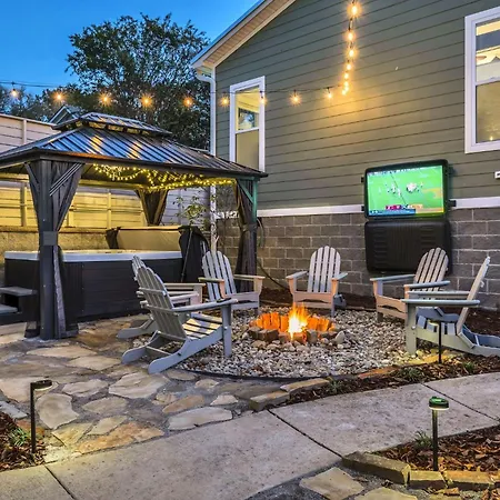 Greenwood With Covered Hot Tub, Fire Pit, And Outdoor Tv! *
