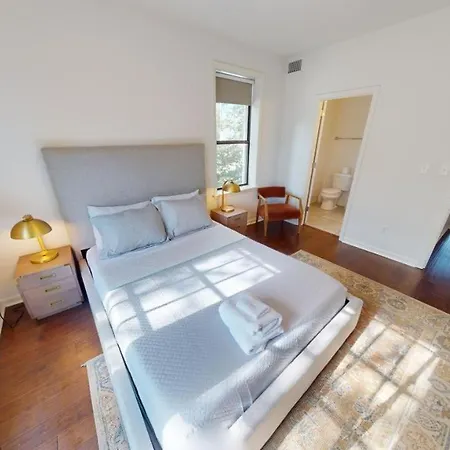West End Getaway Apartment *
