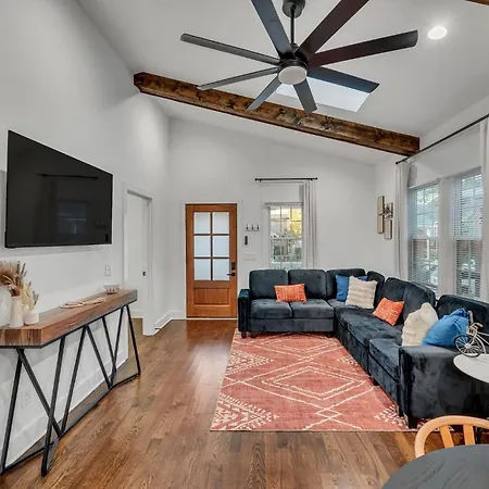 Fully Furnished With Deck Near Center Nashville