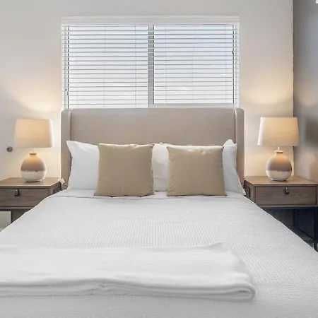 Apartment Landing Modern With Amazing Amenities *