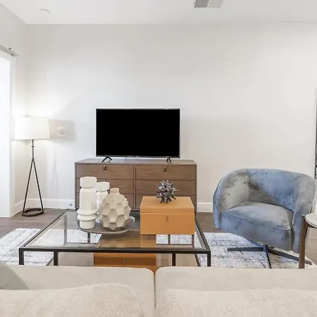 Apartment Landing Modern With Amazing Amenities